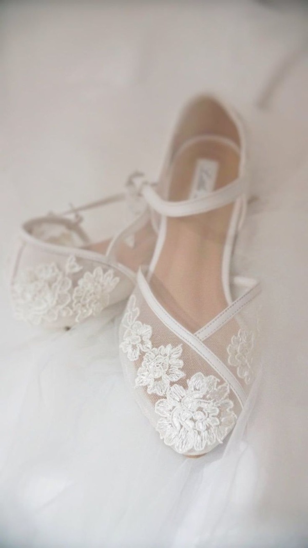 کفش عروس پاشنه کوتاه بنددار زیبا