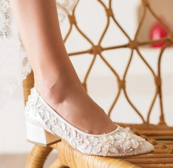 کفش گلدوزی و توری عروس پاشنه کوتاه زیبا