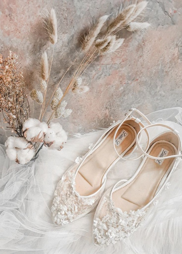 کفش عروس گل برجسته پاشنه کوتاه زیبا