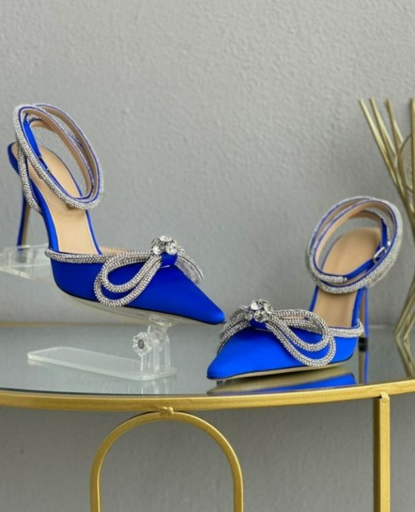 مدل‌های جذاب کفش مجلسی زنانه آبی | با این کفش‌های مجلسی آبی رنگ، استایل خانومانه‌تری داشته باشید
