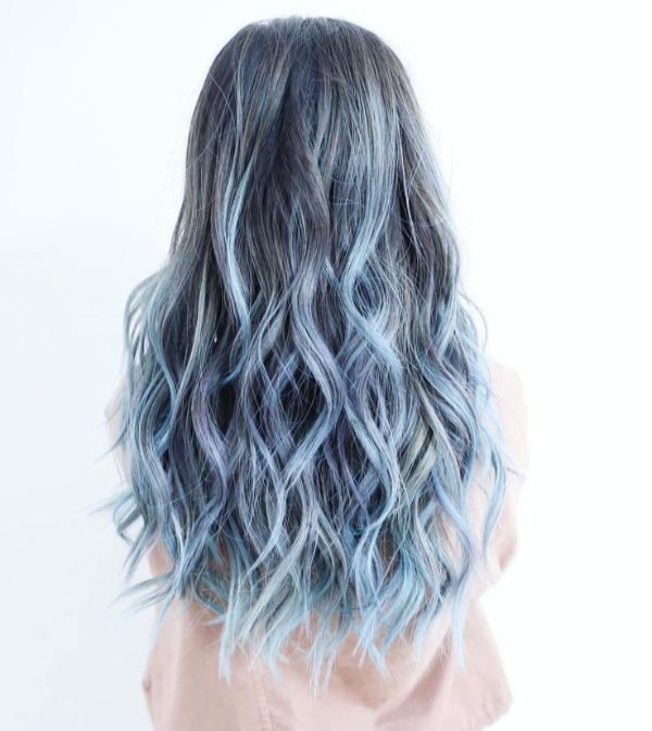 مدل رنگ موی فانتزی آبی یخی زیبا