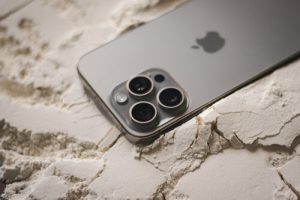 طراحی ماژول دوربین آیفون ۱۶ پرو شبیه ماشین اصلاح خواهد بود؟