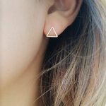 ۳۰ مدل گوشواره مثلثی شکل مدرن و خاص | سمبل قدرت و شجاعت را به گوش‌هایتان آویز کنید