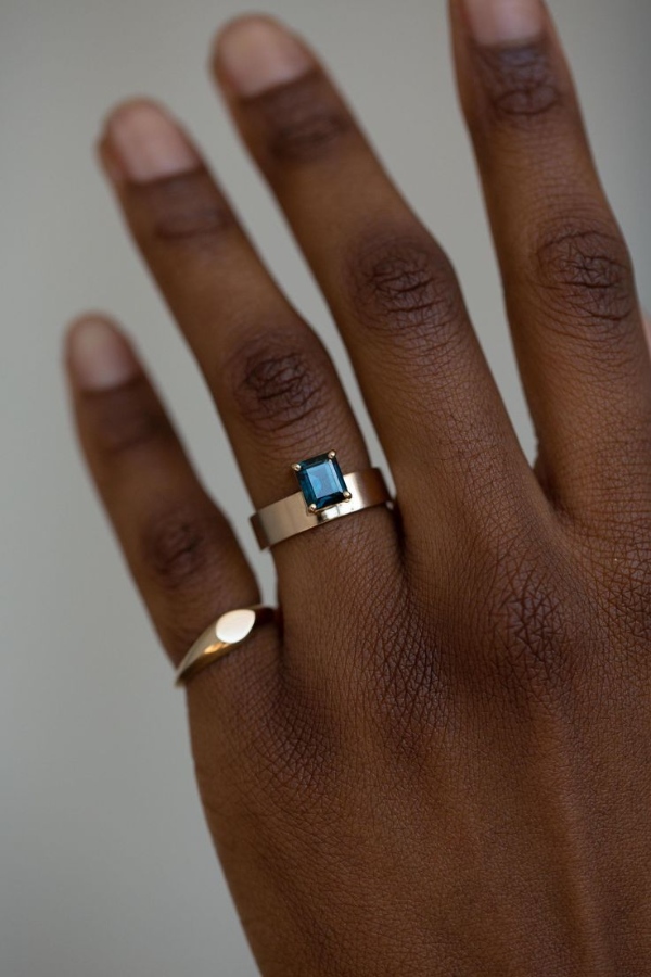 ۳۰ مدل انگشتر زنانه با سنگ‌های قیمتی | انگشترهای لاکچری و ظریف زنانه با نگین‌های سنگی