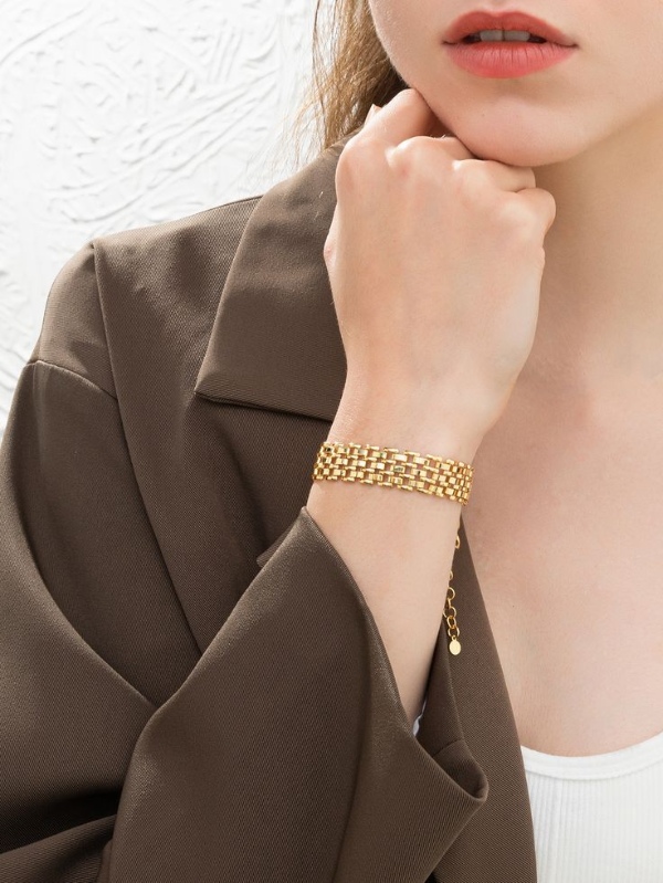 خاص‌ترین مدل‌های دستبند پهن طلای زنانه |‌ با این مدل‌های با شکوه و زیبا ظاهری لاکچری و مجلل داشته باش