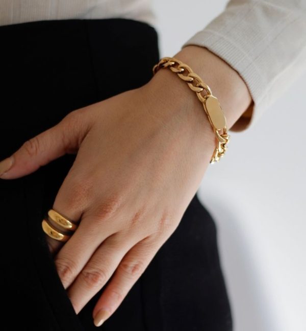خاص‌ترین مدل‌های دستبند پهن طلای زنانه |‌ با این مدل‌های با شکوه و زیبا ظاهری لاکچری و مجلل داشته باش