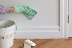 ۴ راه ساده و راحت برای تمیز کردن دیوارهای سفید در کمترین زمان و با کمترین هزینه
